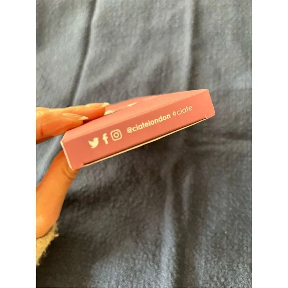 Brand New In Box Ciate London Women's The Velvet Palette Eyeshadow 12 Pcs